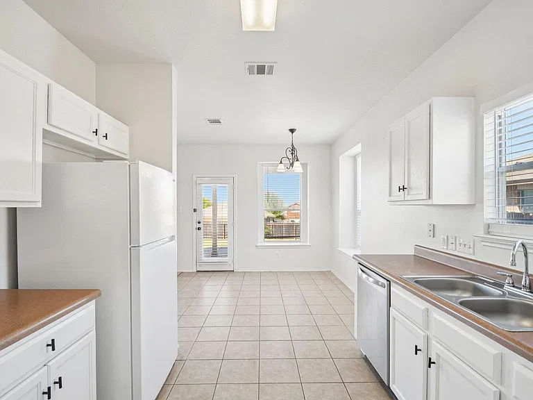 217 Killian Loop — Photo 9
