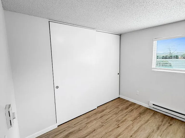 Meadowbrook Apartments — Photo 25