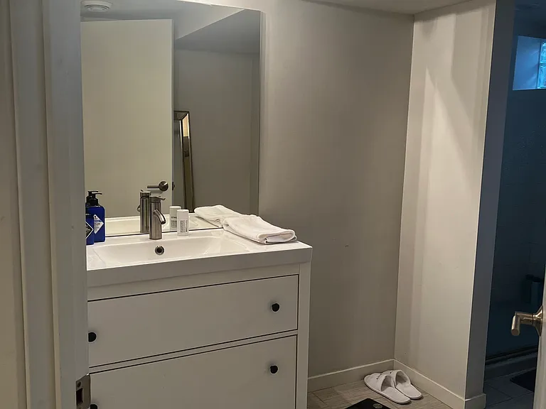 413 Blake Rd S — Photo 15