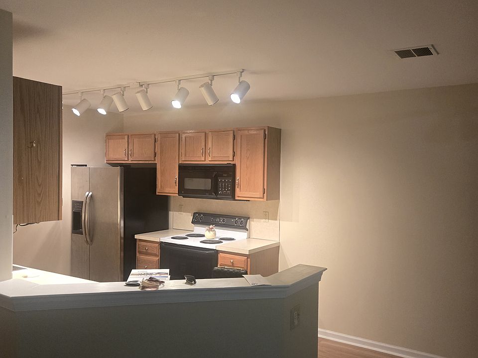 1st image of 163 Lindfield Cir