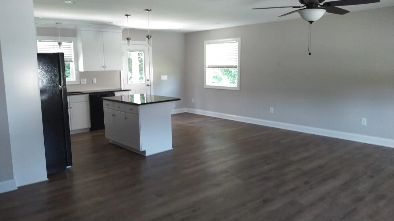 3 bed, 1307 sqft, $1,500 — Photo 2