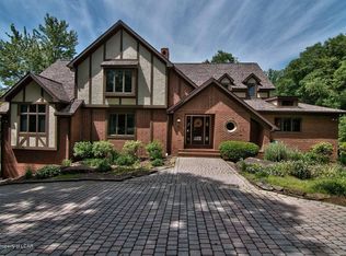 43 Walnutwood Dr, Dallas, PA 18612