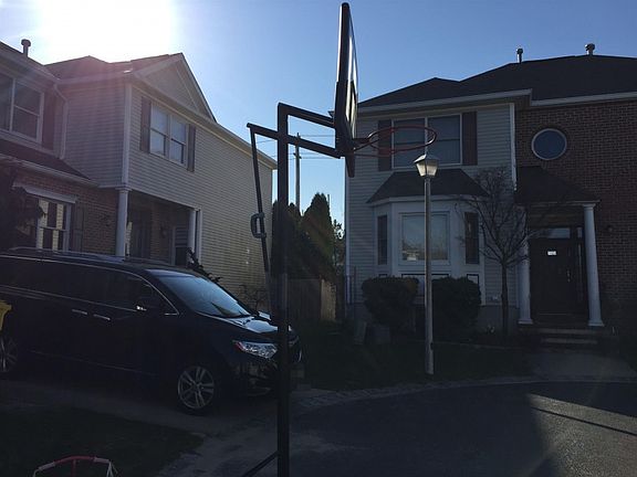3rd image of 302 Twin Oaks Dr