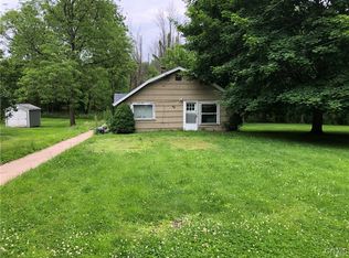 62 Chestnut St, Phoenix, NY 13135