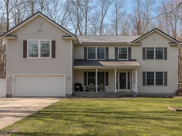 8104 Autumn Dr, Chardon, OH 44024