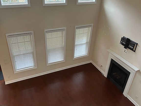 Tall ceiling Living room