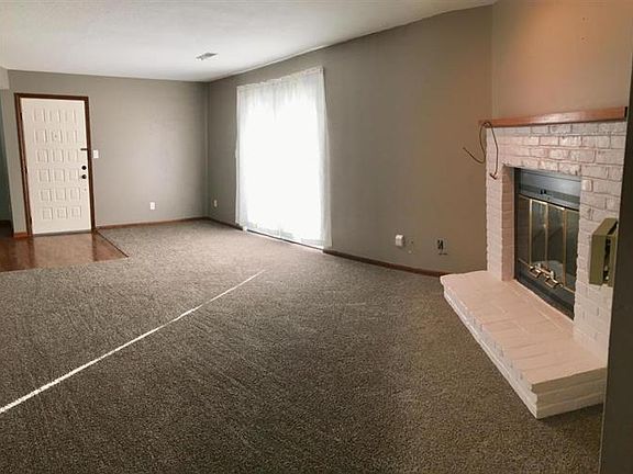 3rd image of 2005 Waterfront Dr N APT B