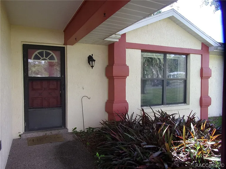 721 S Apopka Ave — Photo 2
