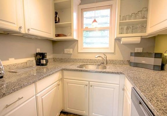 4th image of 288 Amory St #3