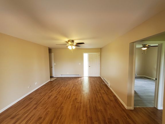 3rd image of 891 Belle Plaine Ave