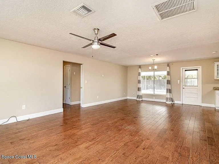 239 Glenwood Ave — Photo 4