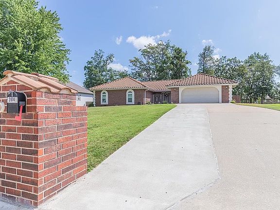2nd image of 2814 Karmen Ln
