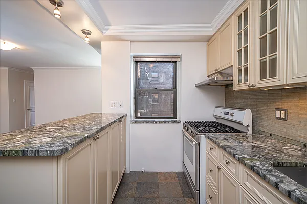 Sold by Bizzarro Agency | media 2