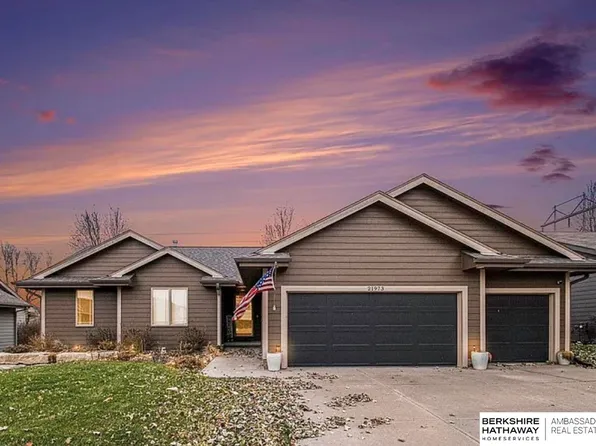 21973 Hilltop Ave, Gretna, NE 68028