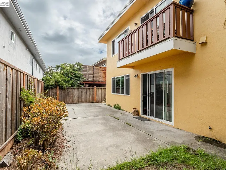 238 San Lorenzo Blvd #5 — Photo 15
