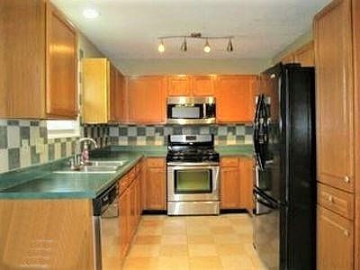 5th image of 2437 Glen Cir W