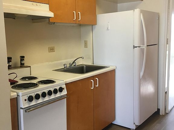 Kitchen Stove, Refrigerator