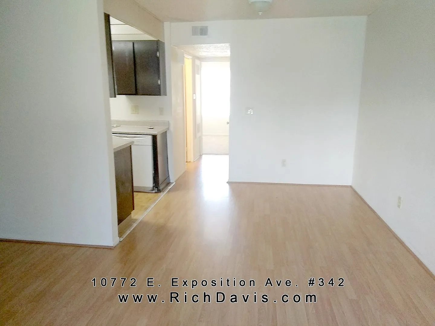 * 2 bed, 1 bath, Cherry Creek schools, Great location off Havana and Exposition with balcony and ... — Photo 3