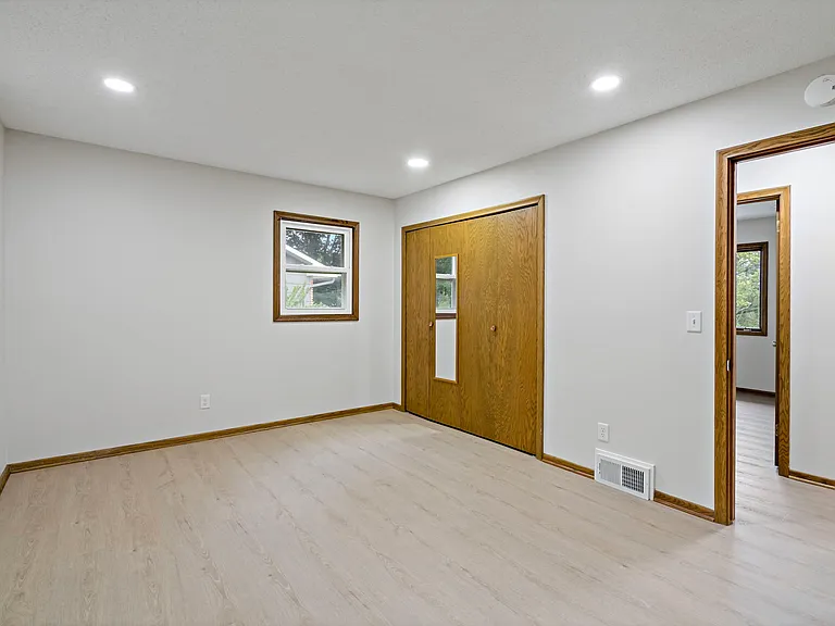 3916 Ensign Ave N — Photo 10