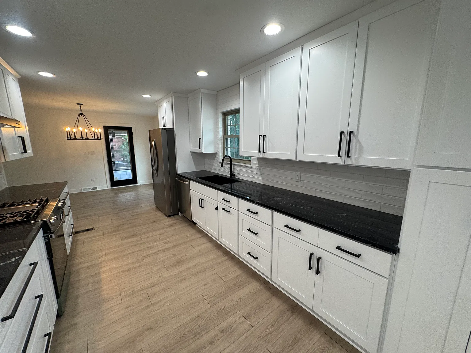 3 bed, 3404 sqft, $3,200 — Photo 3