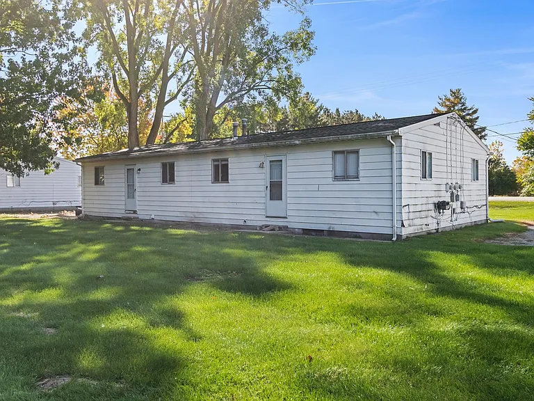12320 & 12358 N Saginaw Rd — Photo 18