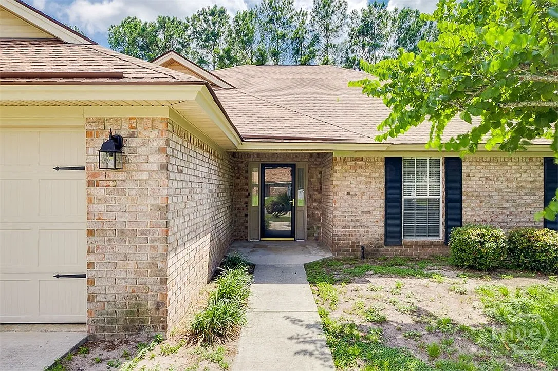 4 bed, 2.0 bath, 1939 sqft, $2,550 — Photo 4