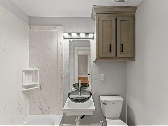 5th image of 5140 Mallow St