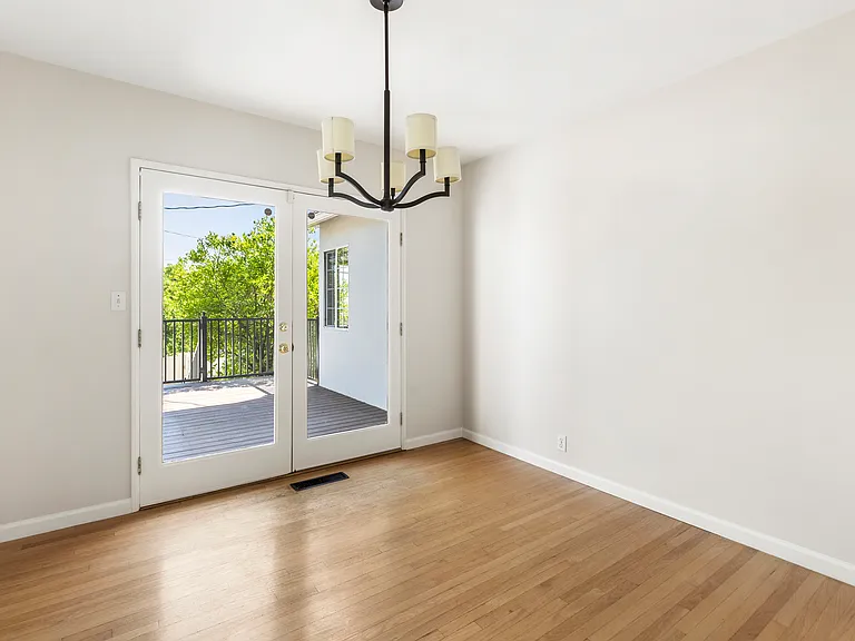 982 Athens St — Photo 15