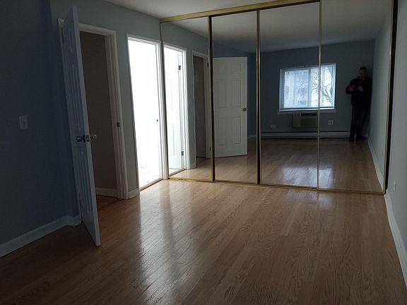5th image of 3825 N Pine Grove Ave #3222