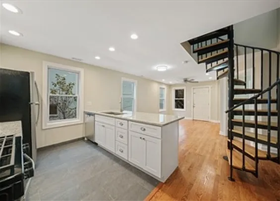 Building Photo - 1548 N Honore St