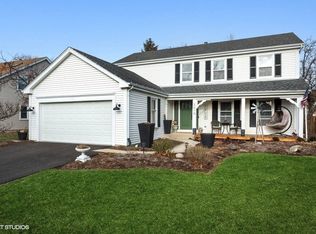 3210 Blackhawk Trl, St Charles, IL