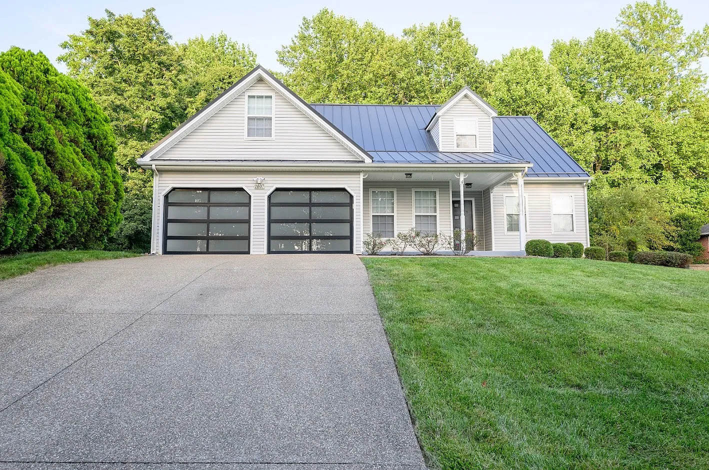 5 bed, 3.5 bath, 3300 sqft, $2,700 — Photo 1