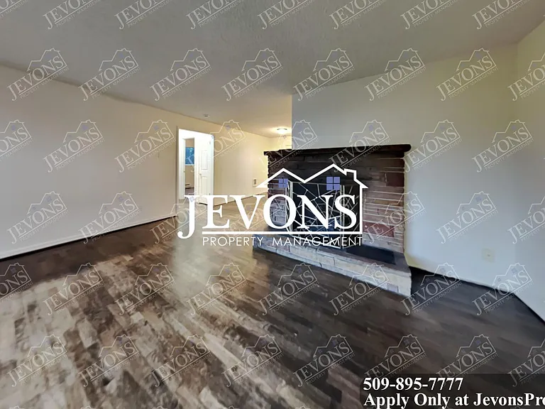 3571 E B St — Photo 4