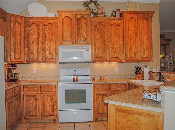 3rd image of 1560 Glenwood Dr