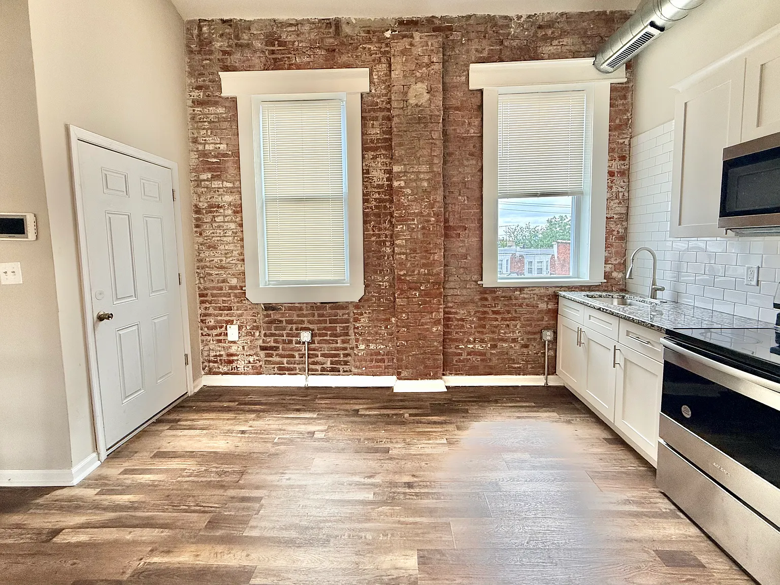 Studio, 2640 sqft, $1,000 — Photo 4