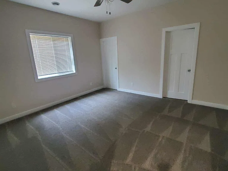 802 E North St — Photo 11