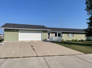 814 13th Ave NE, Devils Lake, ND 58301