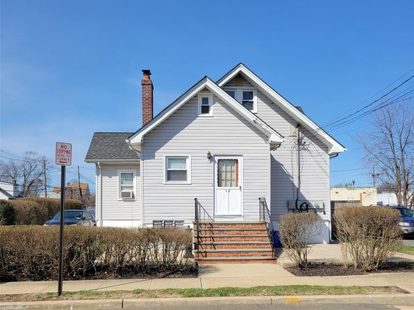 96 Sportsmans Avenue, Freeport, NY 11520