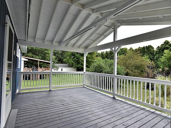 3rd image of 2 Brook Dr