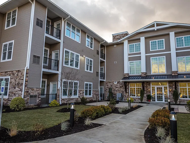 HH Bath View Apartments — Photo 25