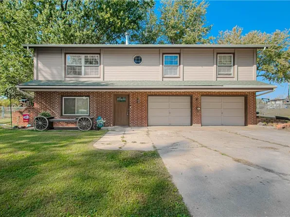 714 Kay Dr, Lathrop, MO 64465