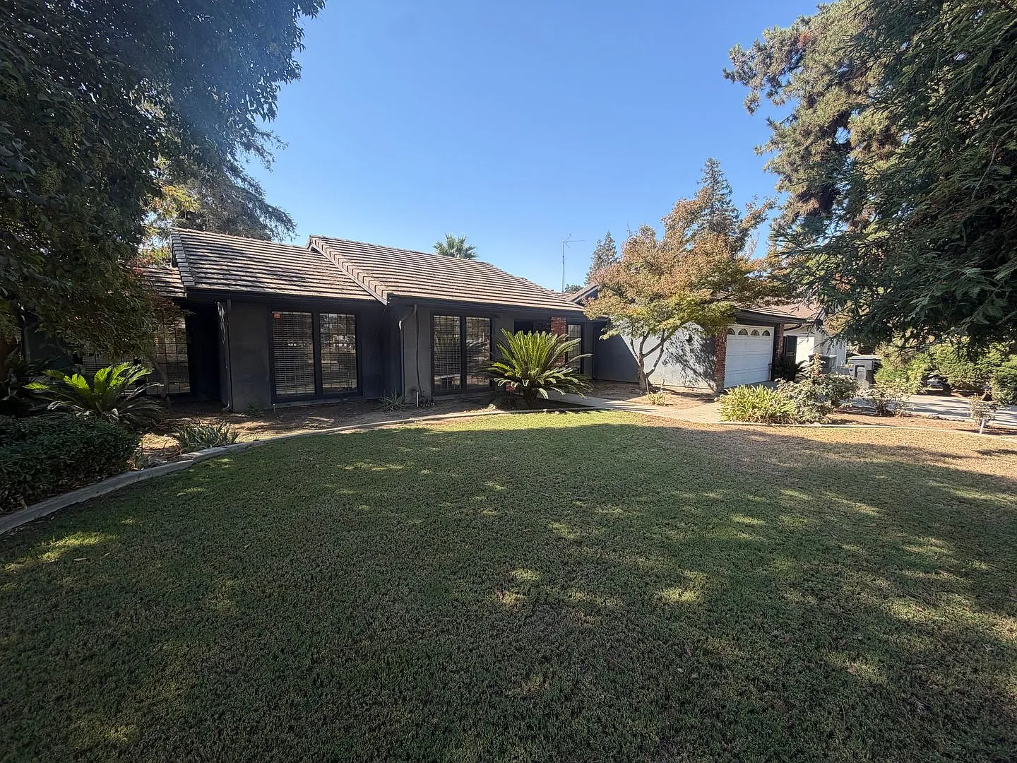 Nice home for rent in Visalia with a pool! — Photo 2