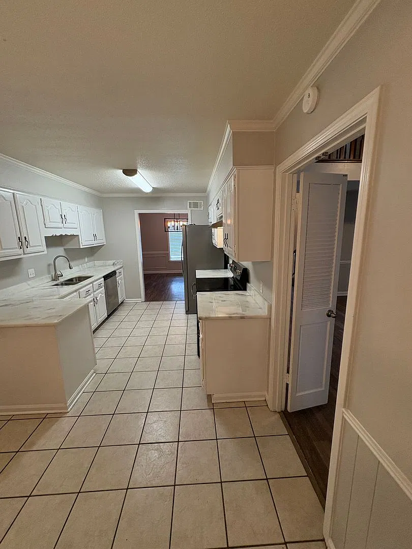Welcome to 4244 Chesapeake Way! — Photo 3