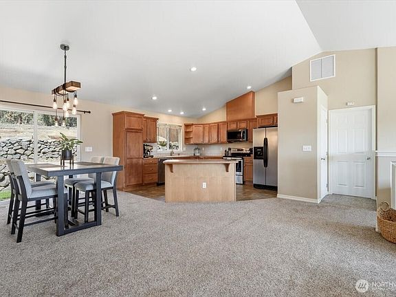 5th image of 2132 W Honeysett Road