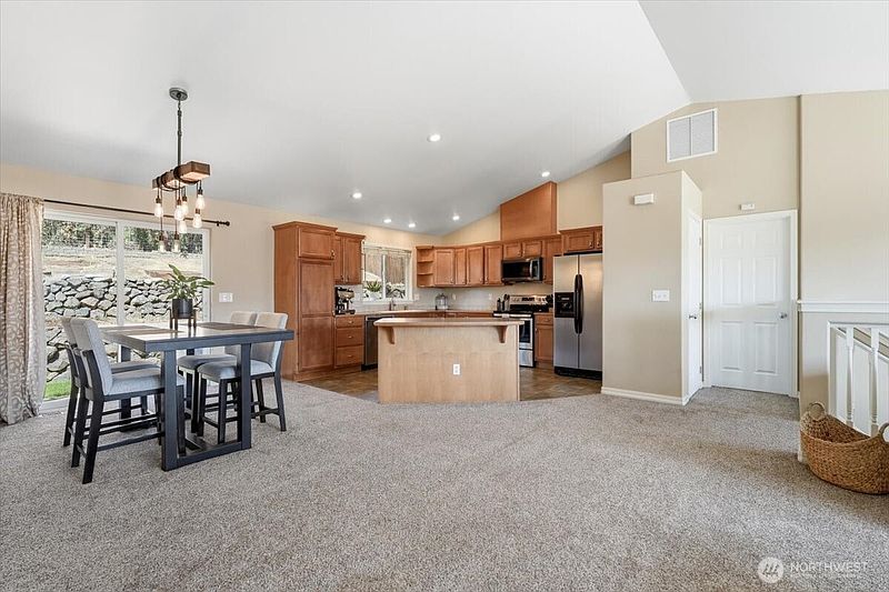 5th image of 2132 W Honeysett Road