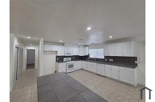 9425 Vista Del Valle Photo 1