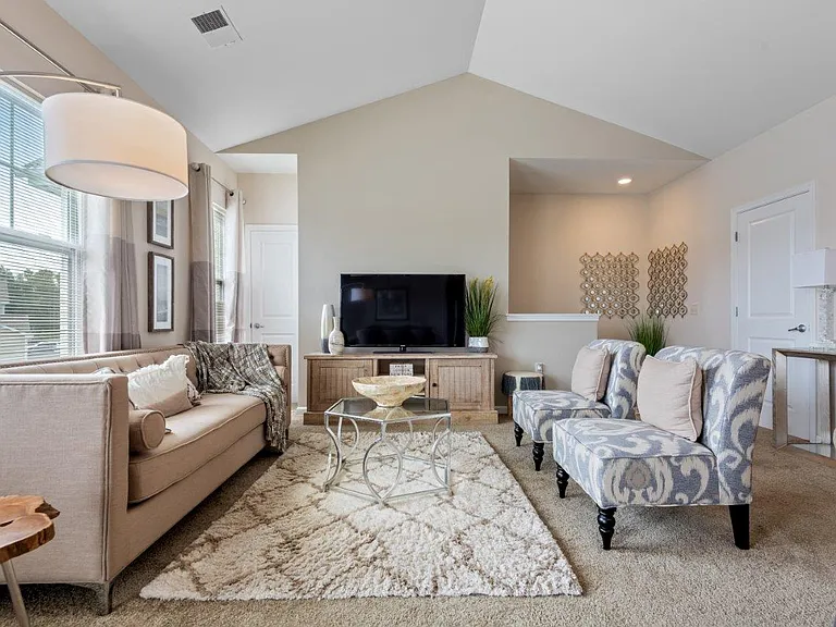 Union Square Apartment Homes — Photo 6