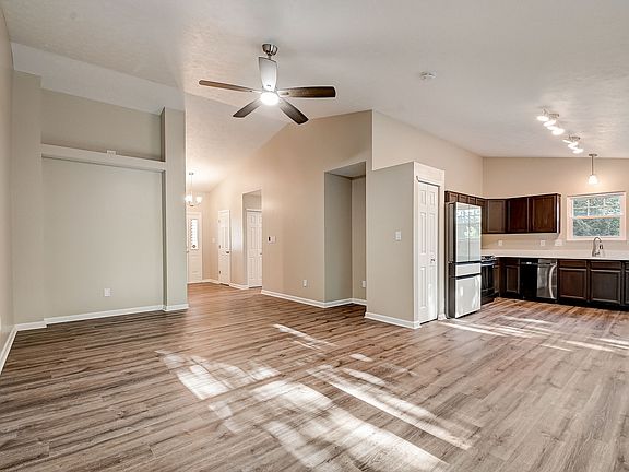 4th image of 13315 Eastwood Ln
