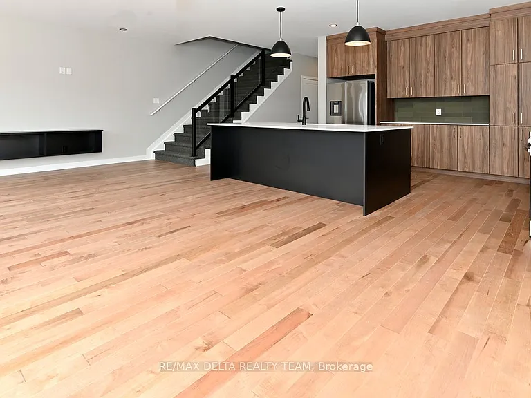 463 Denis St — Photo 16