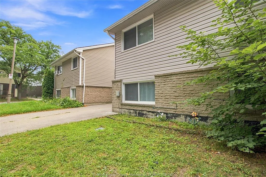3 bed, $2,100 — Photo 3
